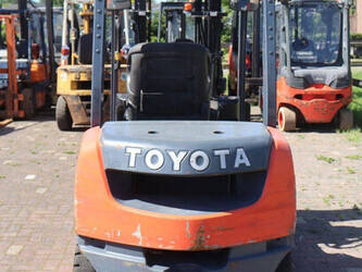 2011-toyota-52-8fd25-1459628-47617287