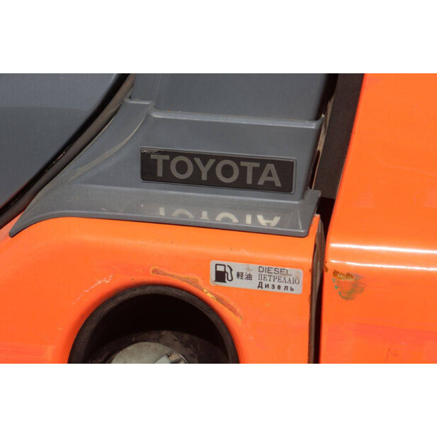2011 Toyota 52-8FD25-47617300