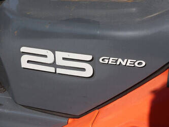 2011-toyota-52-8fd25-1459628-47617301