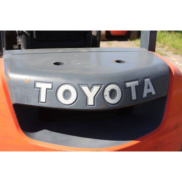 2011 Toyota 52-8FD25-47617303