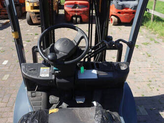 2011-toyota-52-8fd25-1459628-47617305