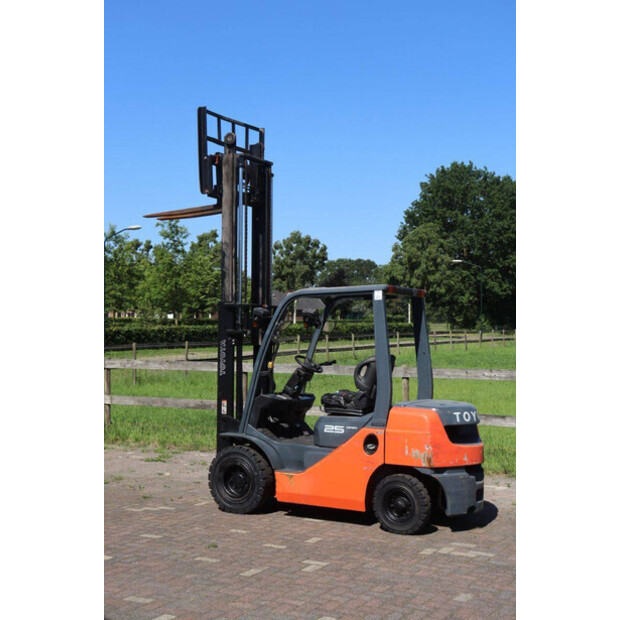 2011 Toyota 52-8FD25-47617321