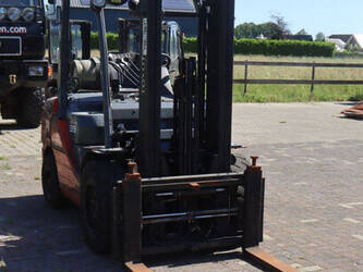 2016-toyota-02-8fgjf35-1459631-47617403