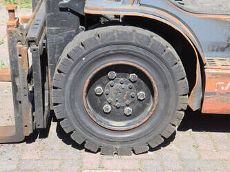 2016-toyota-02-8fgjf35-1459631-47617410