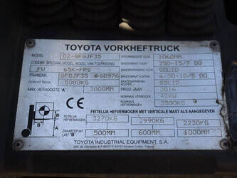 2016-toyota-02-8fgjf35-1459631-47617425