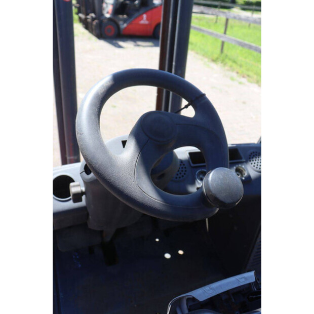 2013 ليندي M25T-47618068