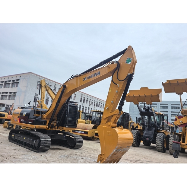 2025 Caterpillar 325D-47618459