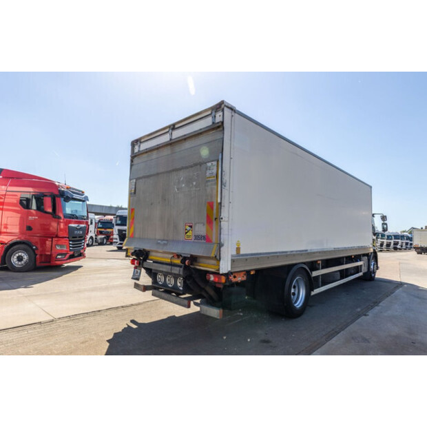 2015 رينو D18-47620112