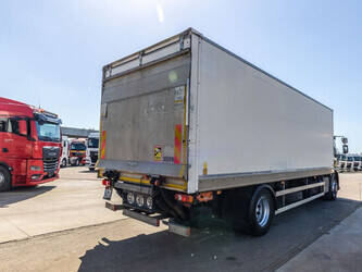 2015-renault-d18-1459725-47620112