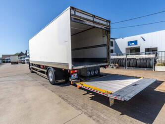 2015-renault-d18-1459725-47620117