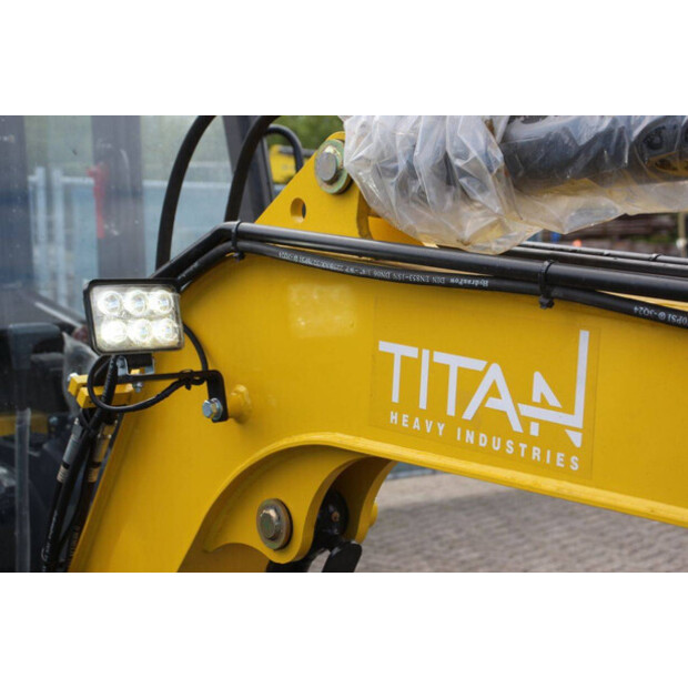 2025 Titan TE30-47620284