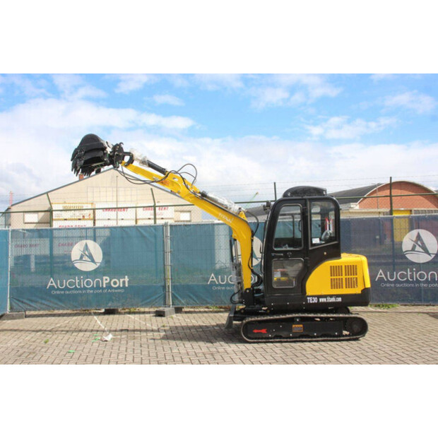 2025 Titan TE30-47620304