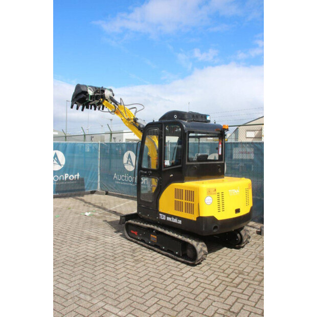 2025 Titan TE30-47620305