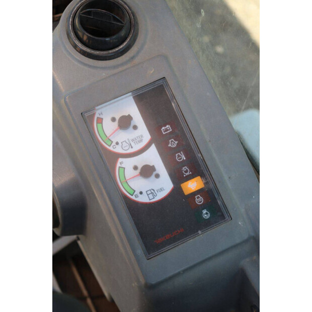 2014 TAKEUCHI TB235-47622910