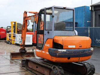 2000-hitachi-ex40-02-47623435