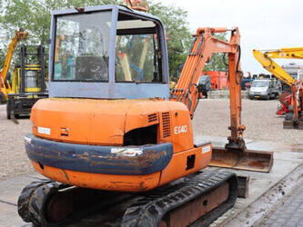 2000-hitachi-ex40-02-47623437