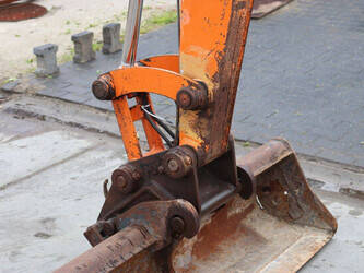 2000-hitachi-ex40-02-47623448