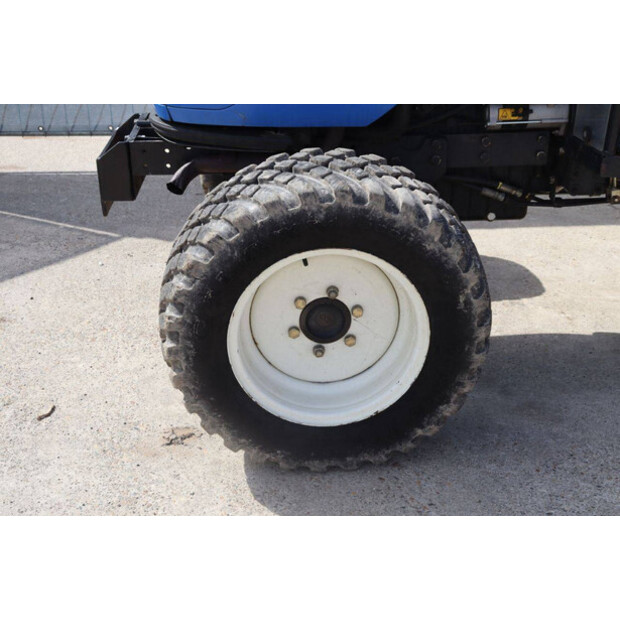 2015 New Holland Boomer 50-47624327