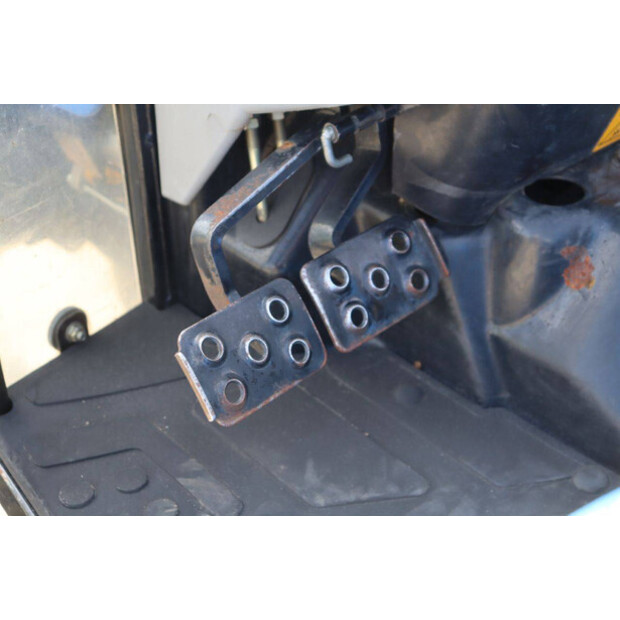2015 New Holland Boomer 50-47624339