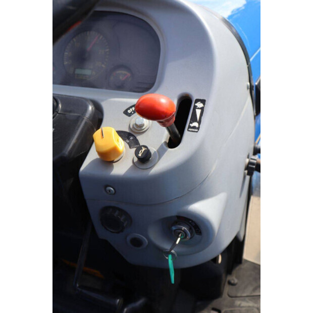 2015 New Holland Boomer 50-47624342
