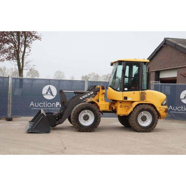 2001 Volvo L32B-Z-47625245