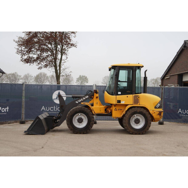 2001 Volvo L32B-Z-47625246