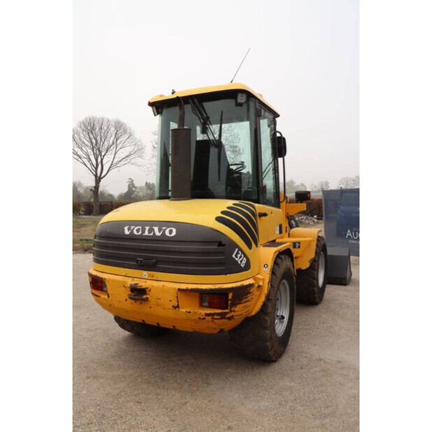 2001 Volvo L32B-Z-47625250