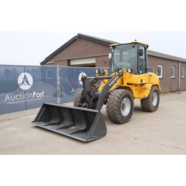 2001 Volvo L32B-Z-47625253