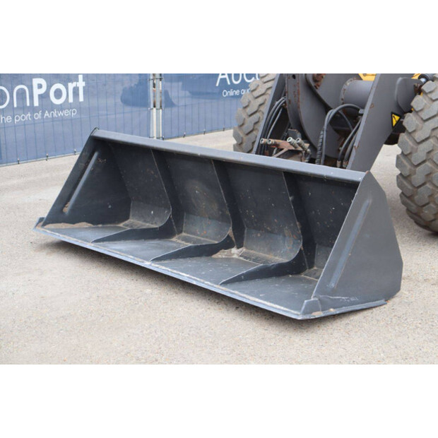 2001 Volvo L32B-Z-47625254