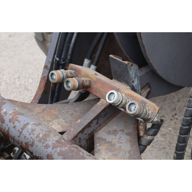 2001 Volvo L32B-Z-47625256