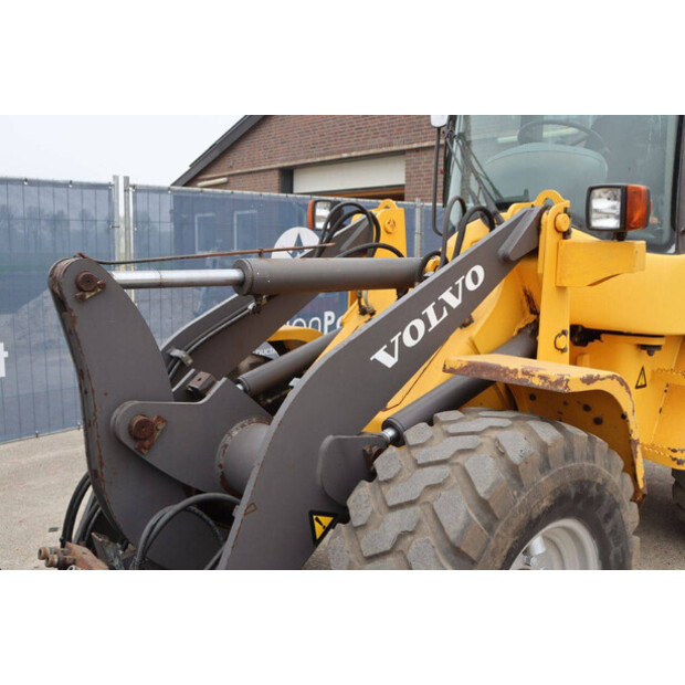 2001 Volvo L32B-Z-47625257