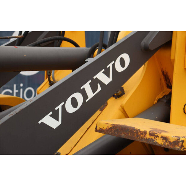 2001 Volvo L32B-Z-47625258
