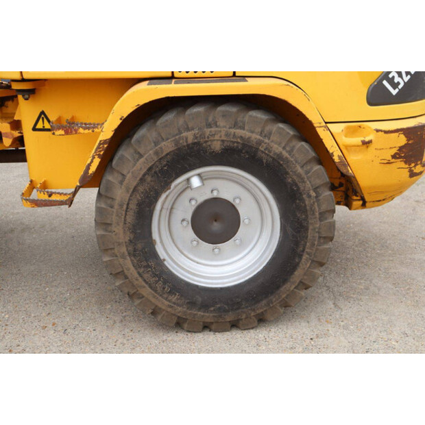 2001 Volvo L32B-Z-47625260