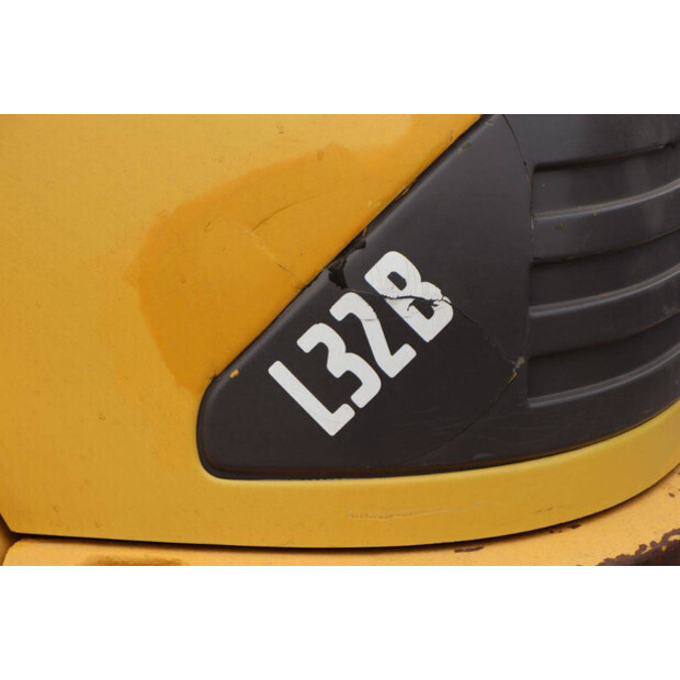 2001 Volvo L32B-Z-47625262