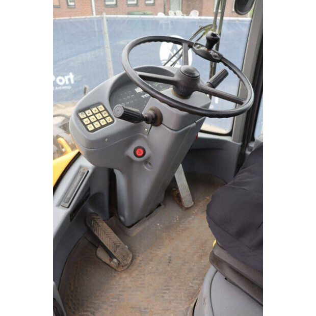 2001 Volvo L32B-Z-47625267