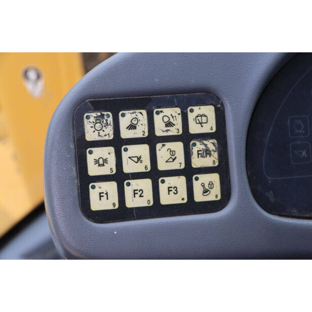 2001 Volvo L32B-Z-47625271