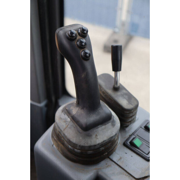 2001 Volvo L32B-Z-47625275