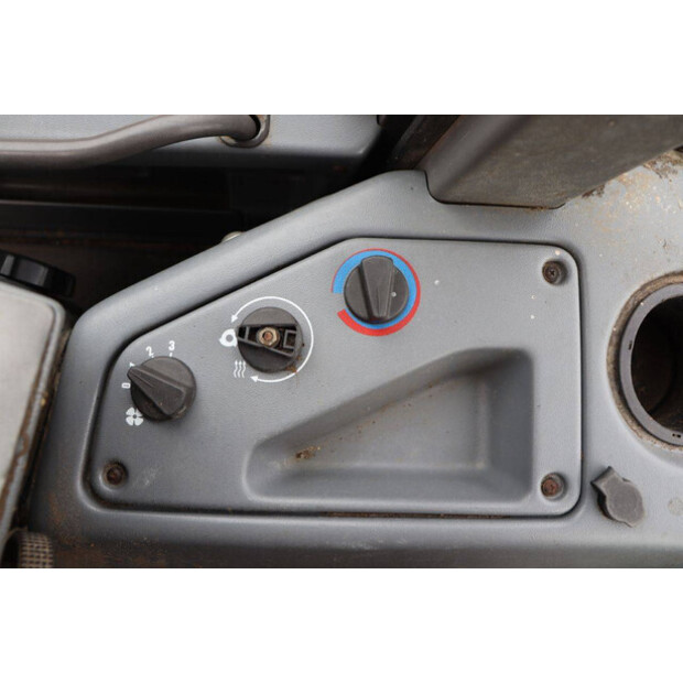 2001 Volvo L32B-Z-47625277