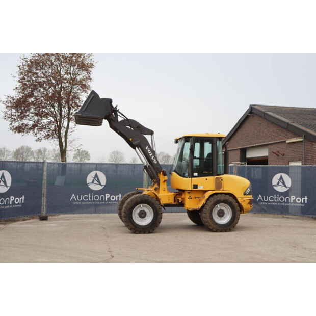 2001 Volvo L32B-Z-47625284