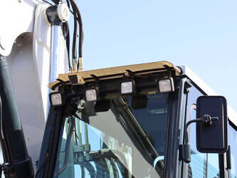 2016-hyundai-hw140a-47626046