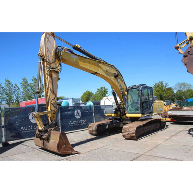 2011 New Holland E265C-47627653