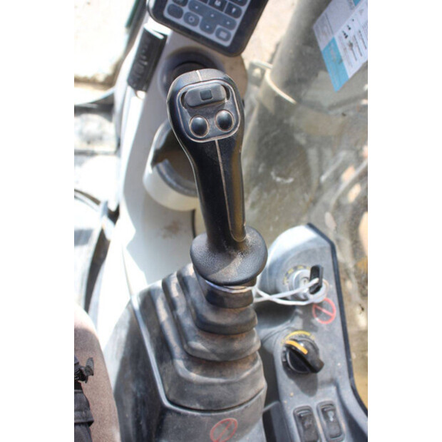 2011 New Holland E265C-47627679