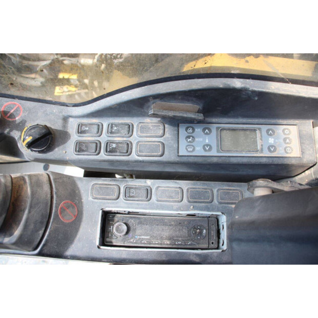 2011 New Holland E265C-47627681
