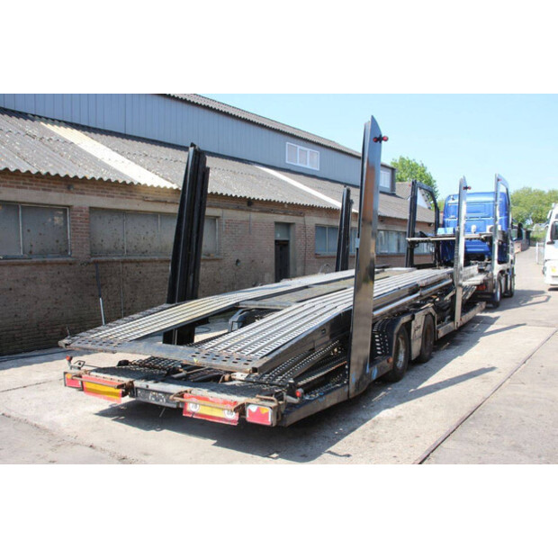 2002 لور RV2-47629659