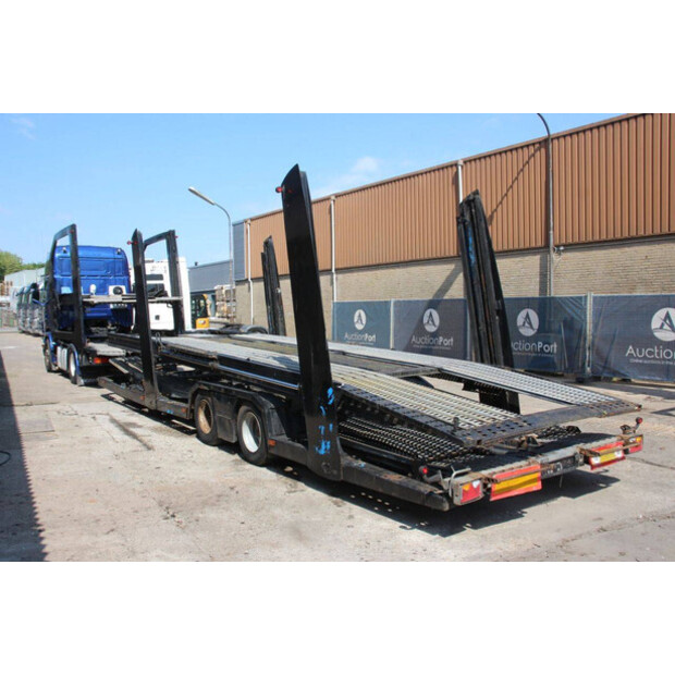 2002 لور RV2-47629661