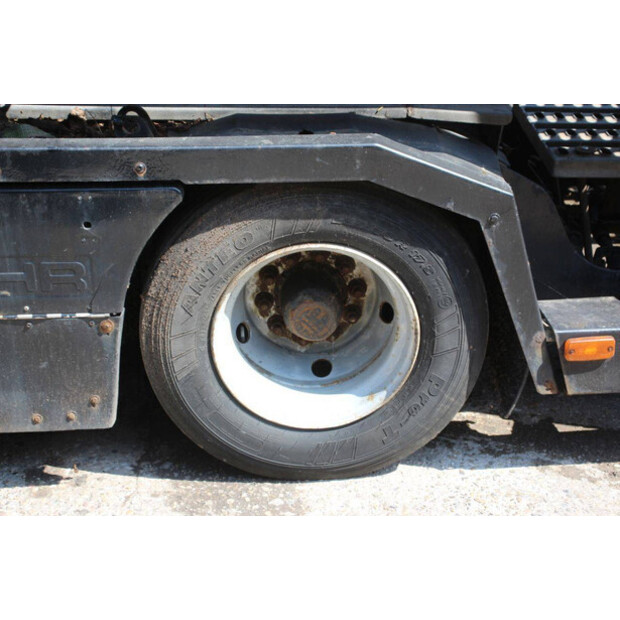 2002 لور RV2-47629666