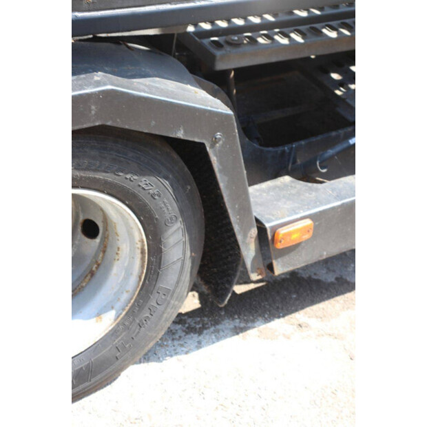 2002 لور RV2-47629668