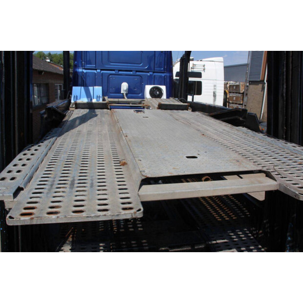 2002 لور RV2-47629669