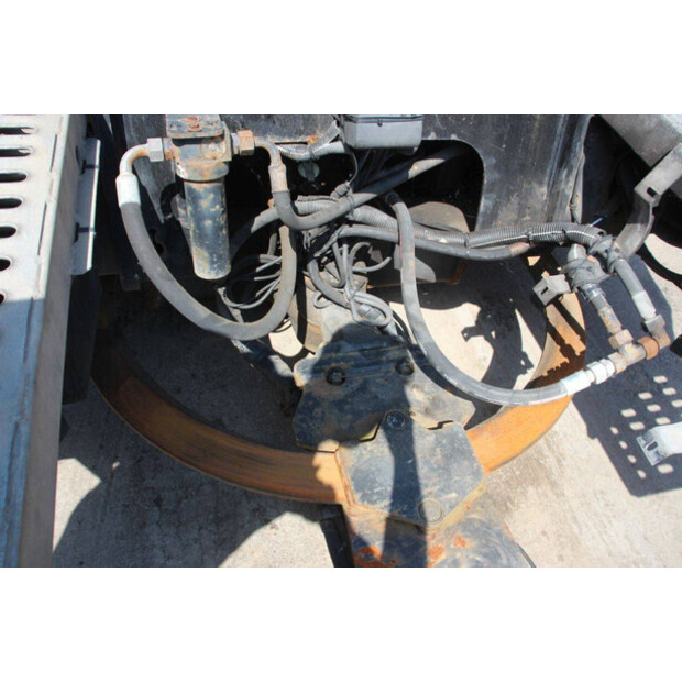 2002 لور RV2-47629671