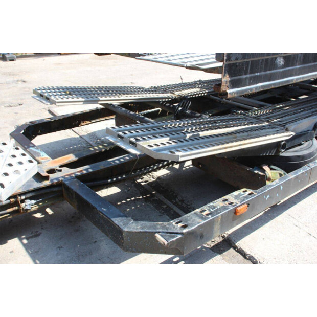 2002 لور RV2-47629673